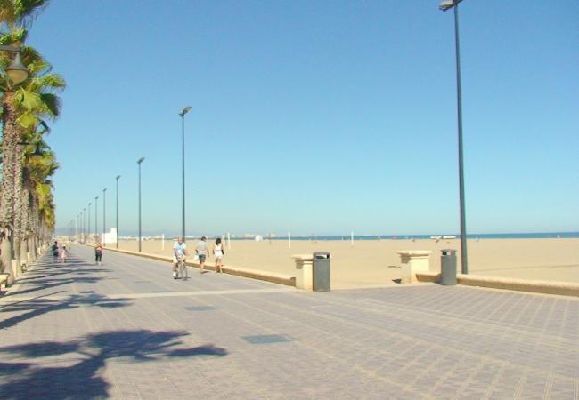 The sandy beach Valencia has a large sandy beach with lots of nearby restaurants and shops. Its ideal for taking a walk.