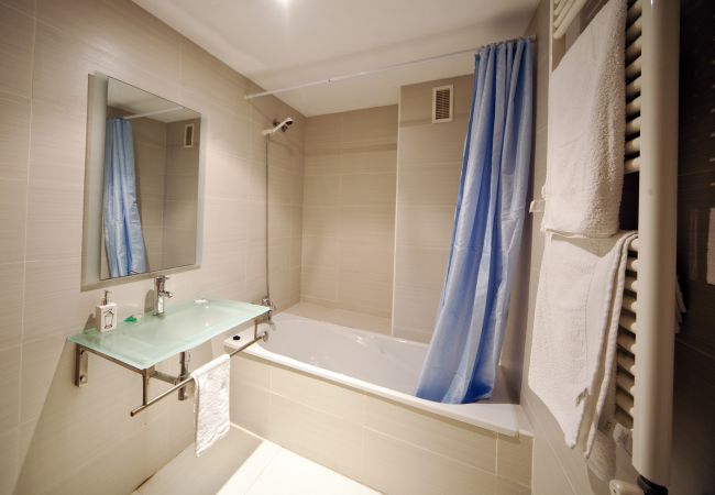 Apartment in Valencia - Marina Real 2 bedrooms with terrace - 5 ppl Apartment in Valencia - Marina Real 2 bedrooms with terrace - 5 ppl