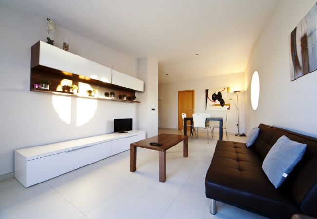  in Valencia - Marina Real 2 bedrooms with terrace - 5 ppl